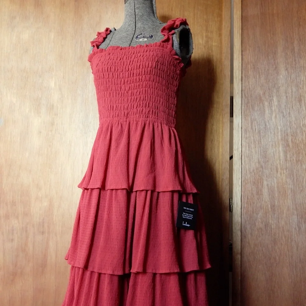 NWT Lulu’s Tiered Midi Dress - Picture 9 of 16